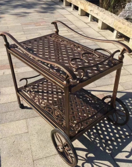Сервировочный столик Latin из литого алюминия